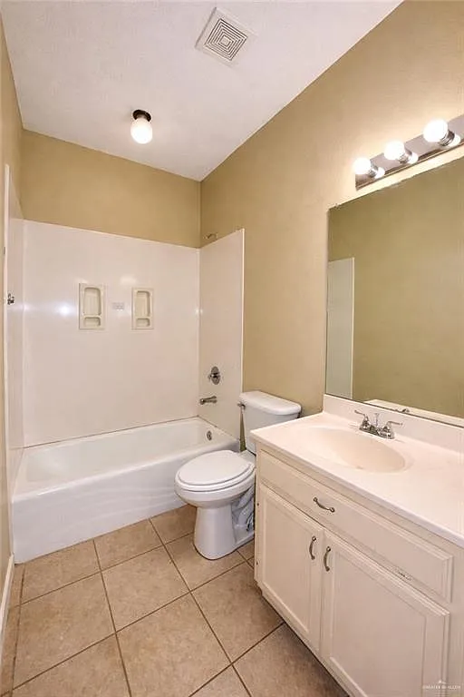 2 bed, 1.0 bath, 720 sqft, $700 — Photo 4