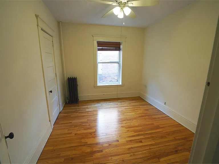 Oxford Street Apartments — Photo 12
