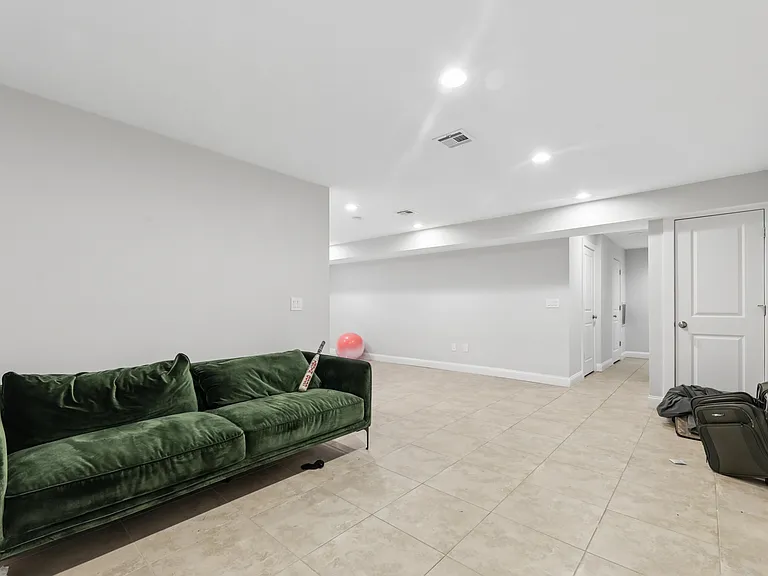 116-118 Hickory Ave — Photo 31