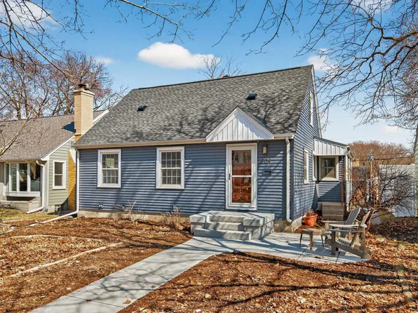 2704 Zenith Ave N, Robbinsdale, MN 55422