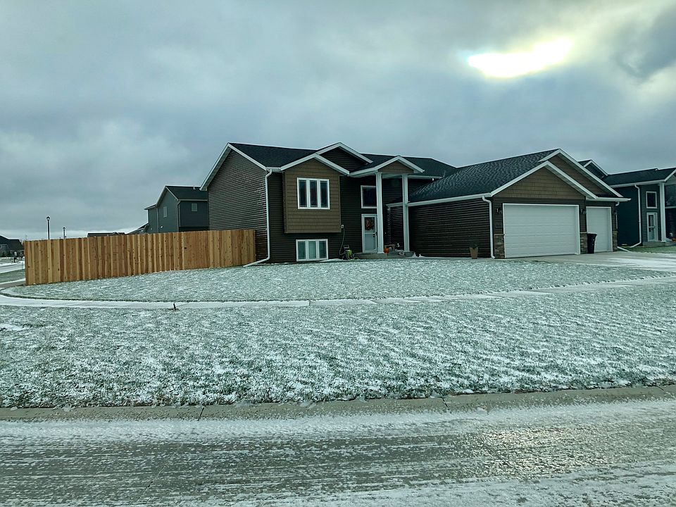 Corner lot  w/ 6ft fence