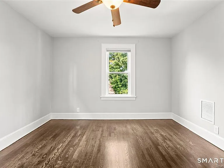 36 Churchill St — Photo 11