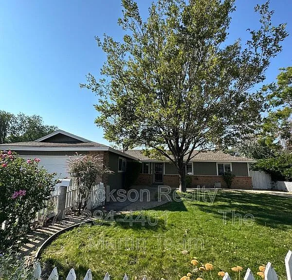767 Van Meter Dr — Photo 2