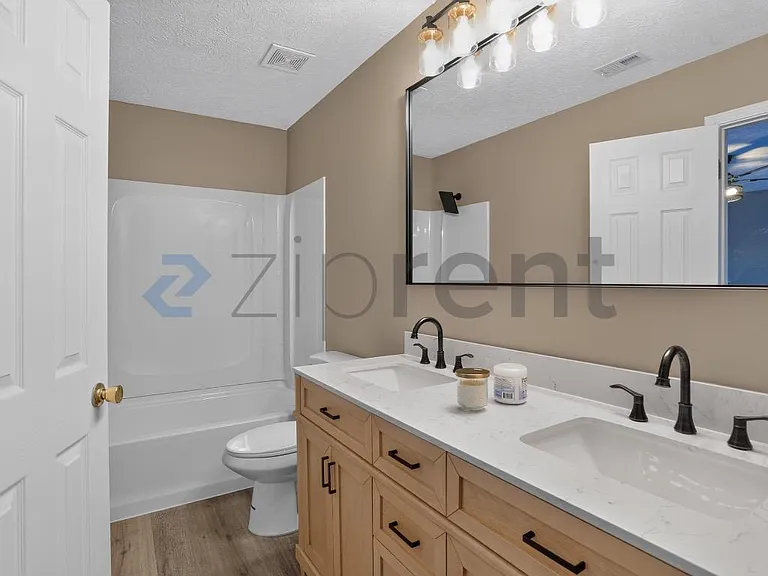 4972 Lake Park Cir — Photo 32