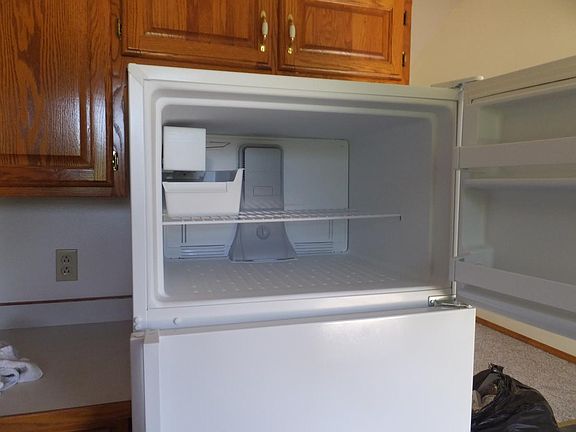 refrigerator with icemaker