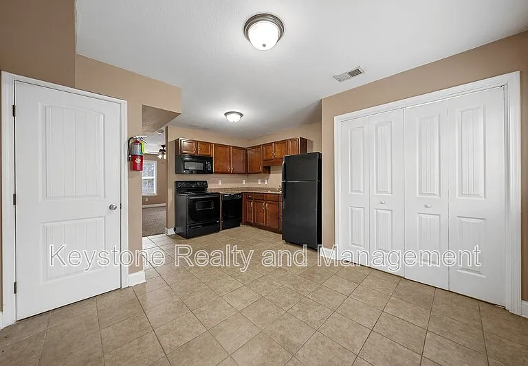 2296 McCormick Ln #J — Photo 7