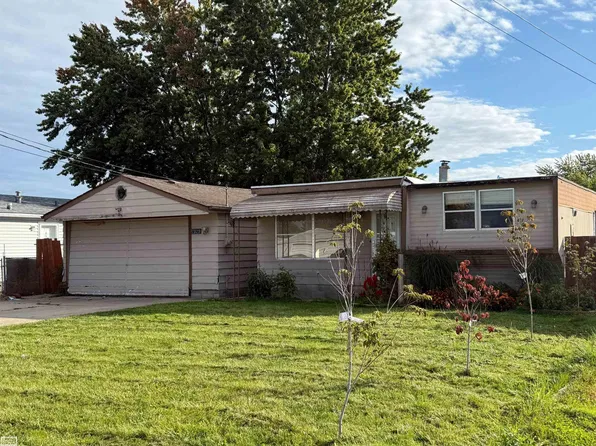 7323 Bealane Rd, Clay, MI 48001