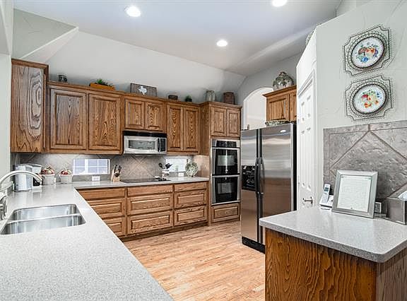 3rd image of 728 Pelican Hills Dr