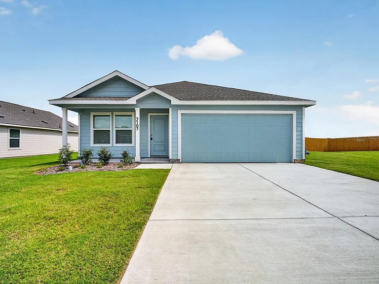 3703 Longleaf Dr — Photo 1