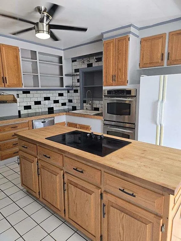 2 bed, 1.0 bath, 1930 sqft, $2,700 — Photo 3