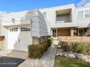 650 Versailles Cir UNIT D, Elk Grove Village, IL 60007