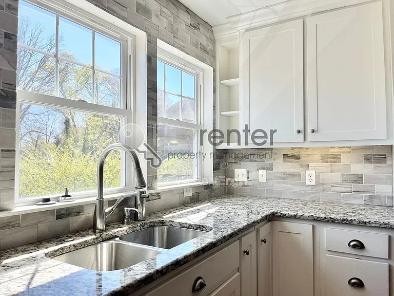 1216 Hanover St — Photo 3