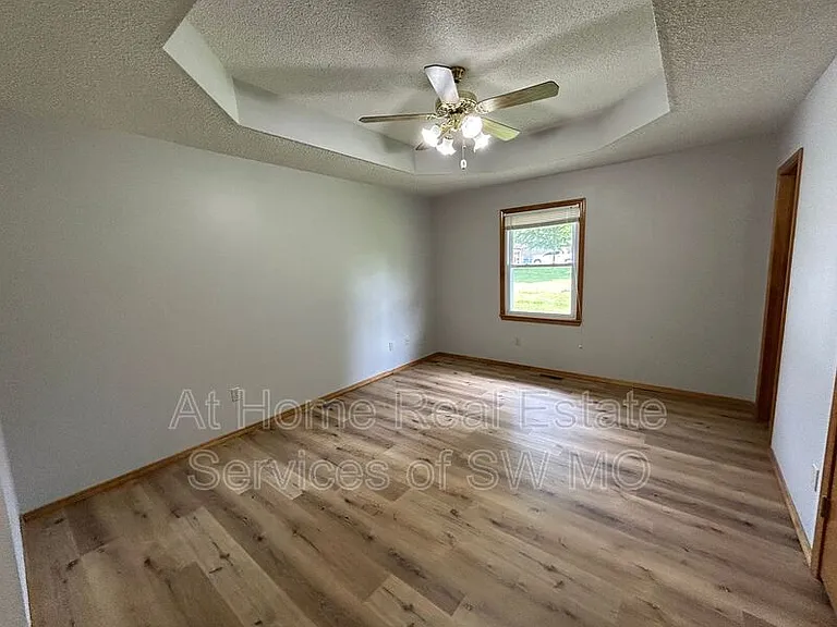 306 W Hunter Dr — Photo 9