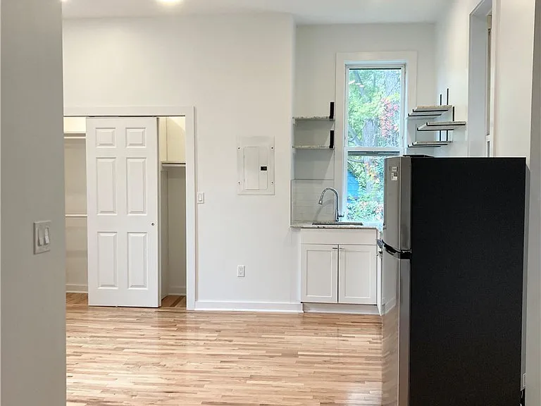 56 Trinity Pl #2 — Photo 4