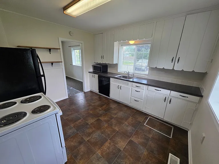 12920 E Valleyway Ave — Photo 4