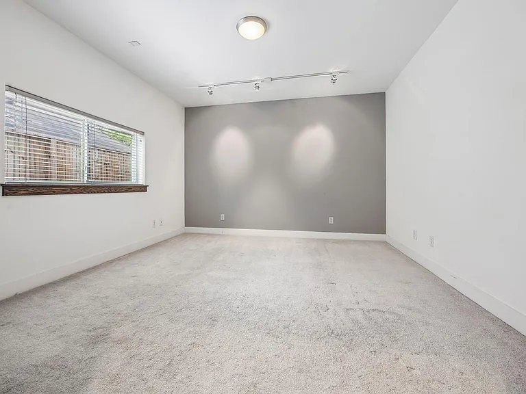 1820 Prospect St — Photo 15