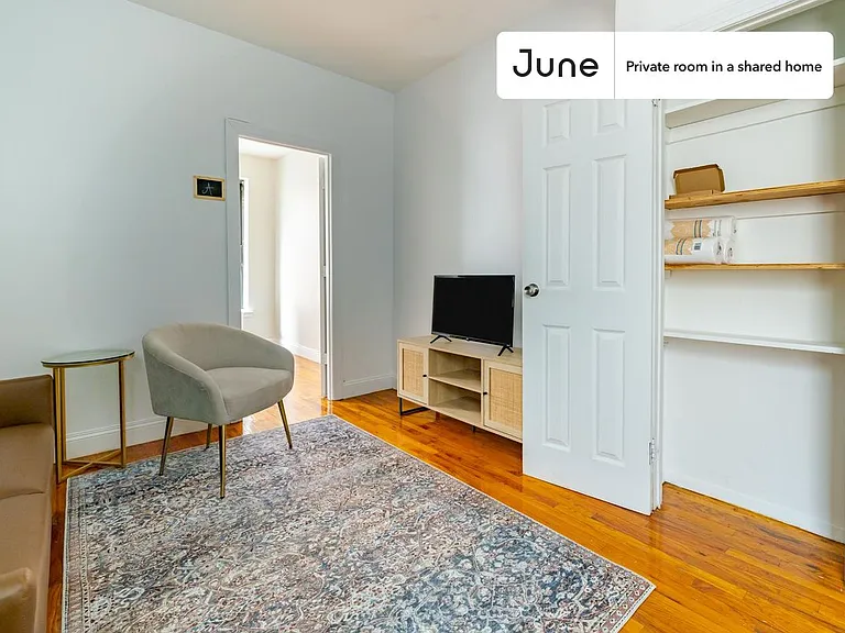 611 E 11th St #B — Photo 7