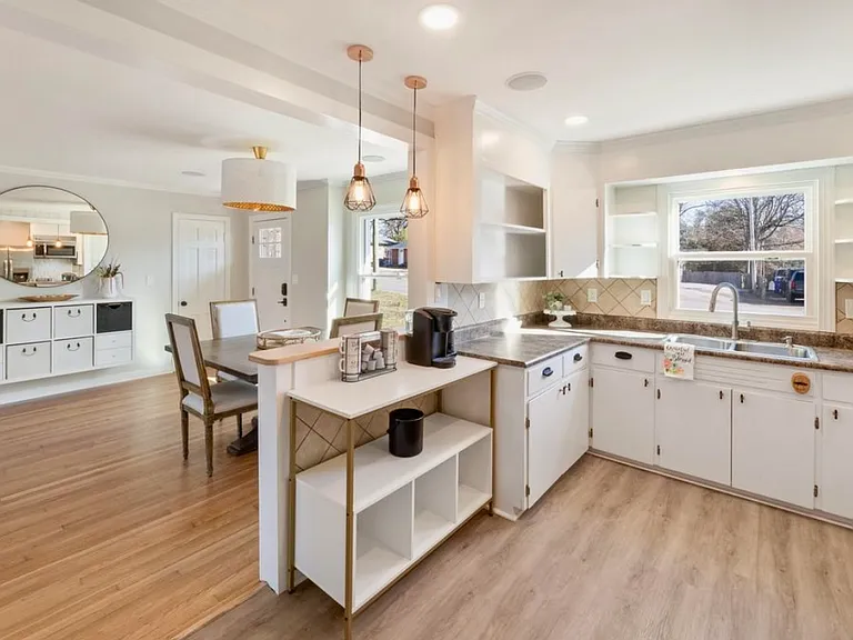 1033 N Pine St — Photo 11