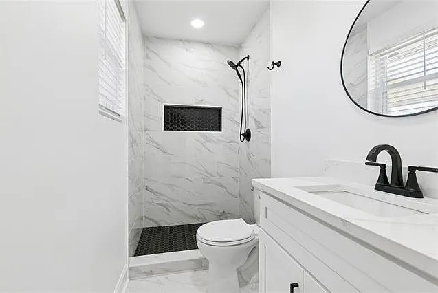 1381 Maplewood Dr — Photo 10