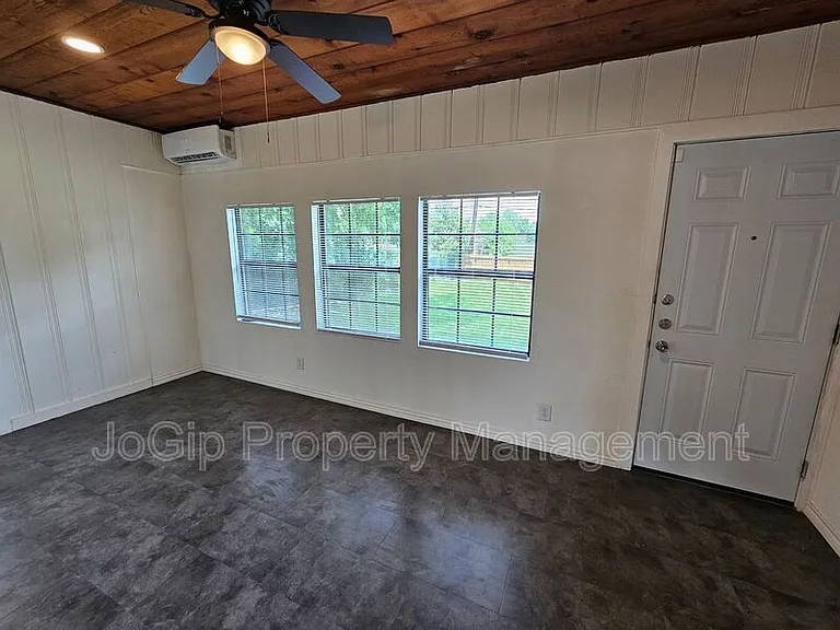 2023 E Illinois Ave — Photo 23