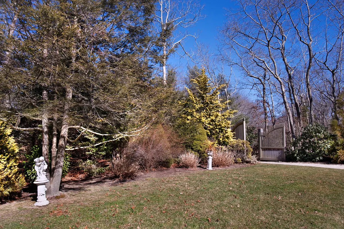Building Photo - 27 Diane Dr