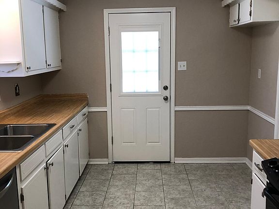 3rd image of 51 Walnut Ct