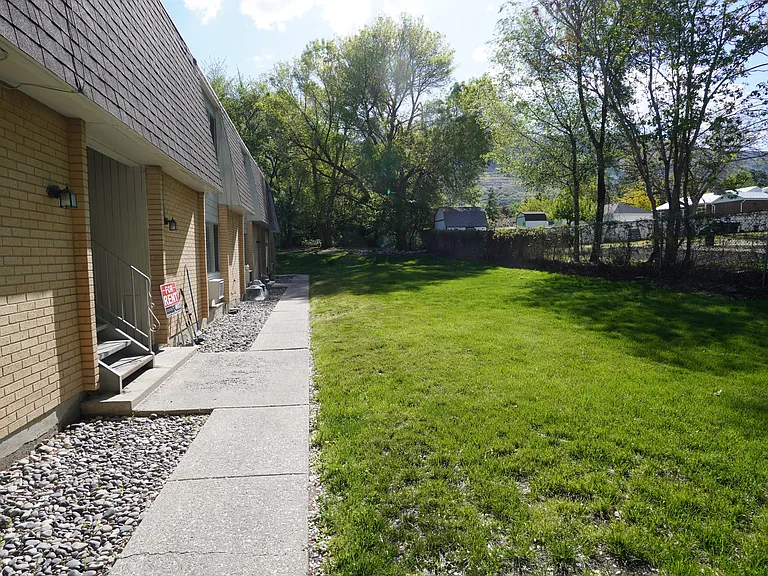 Apartments at 175 Main Street in Farmington — Photo 8