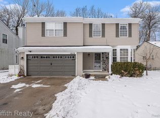 1629 Dartmoor Dr, Howell, MI 48843