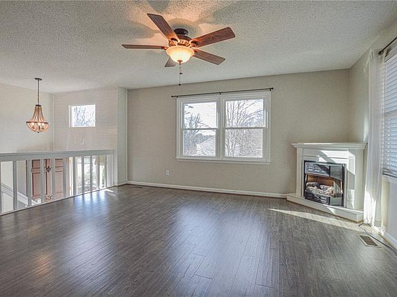 4th image of 532 Henderson Dr