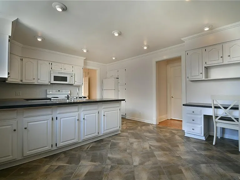 116 Linwood Ave — Photo 11