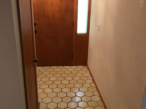 3rd image of 235 Wayne Dr