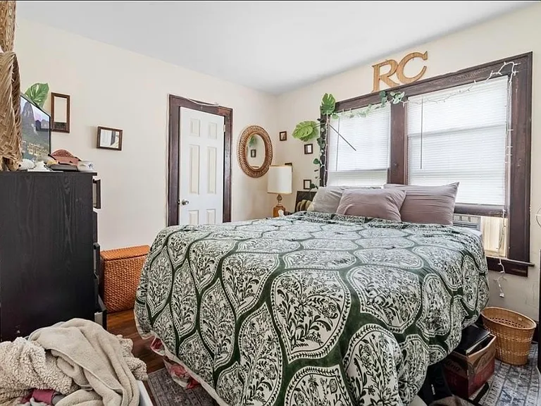 127 Beethoven St #C — Photo 7