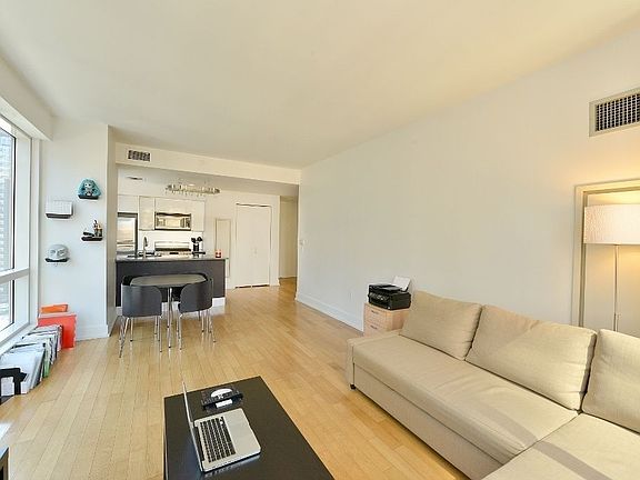 4th image of 350 W 42nd St APT 26F
