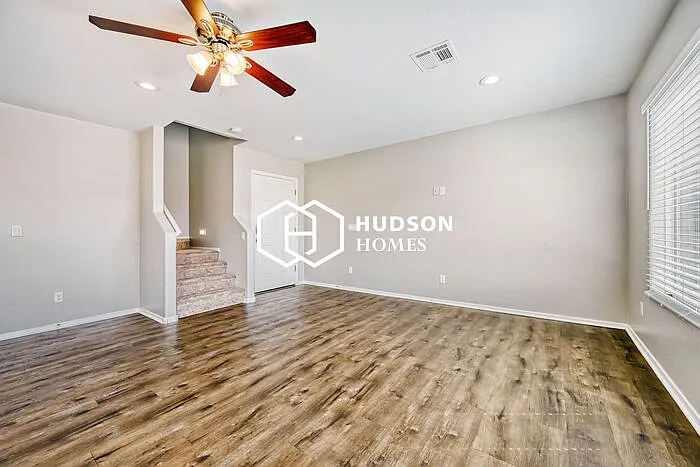 5638 S 10th Dr — Photo 4