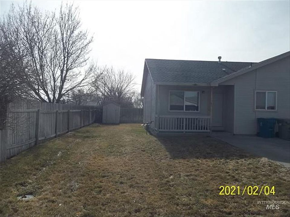 2nd image of 1163-1165 NW Dogwood Cir