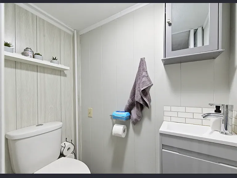 1227 E Alturas Ave — Photo 7