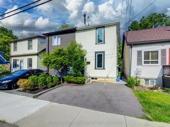 57 1/2 Breadalbane St, Hamilton, ON L8R 3G2