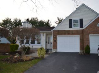 80 Hearthside Dr, Mount Sinai, NY 11766