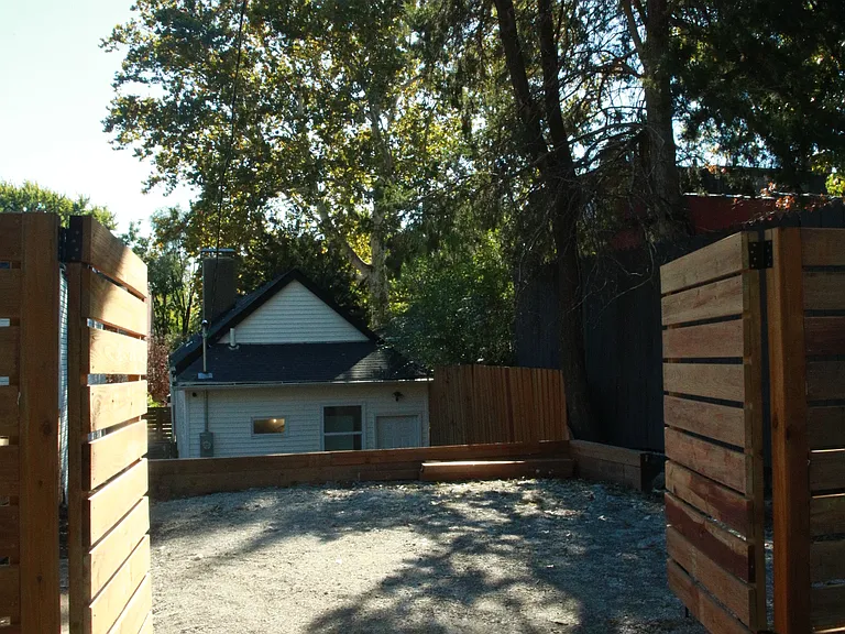 2109 Stansbury St — Photo 23