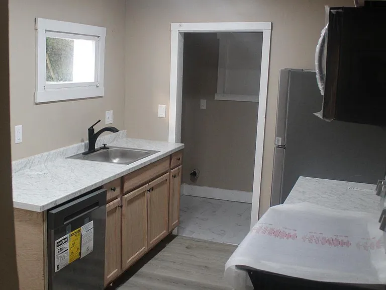 446 Goethe St — Photo 6