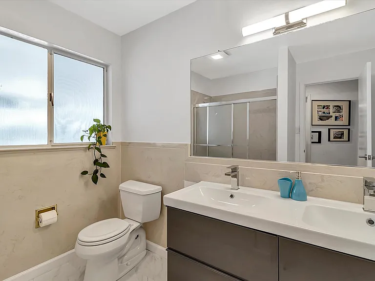 240 Oak Grove Ave — Photo 23