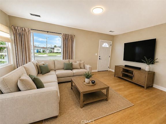 3rd image of 5025 W 121st St