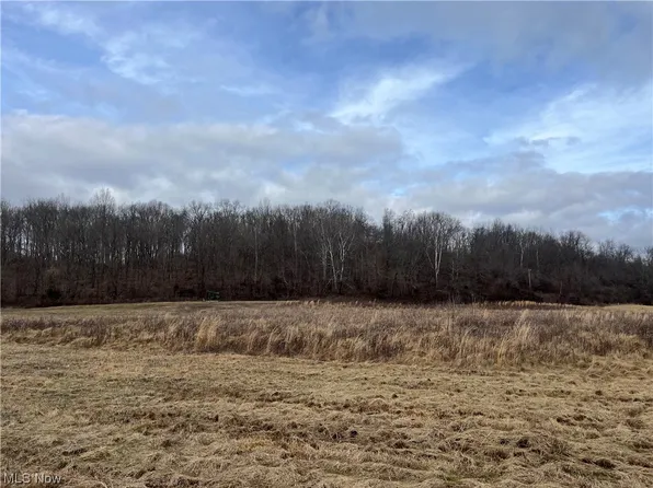 Veto Cir, Belpre, OH 45714