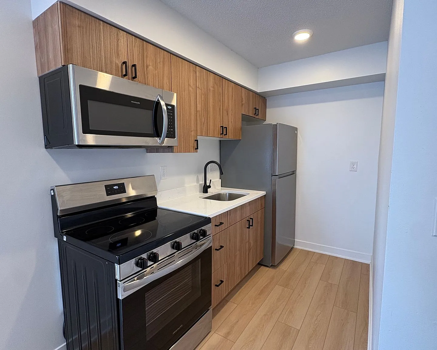 *Newly Renovated* Premium Style 2-4 BD Apartment Home — Photo 1