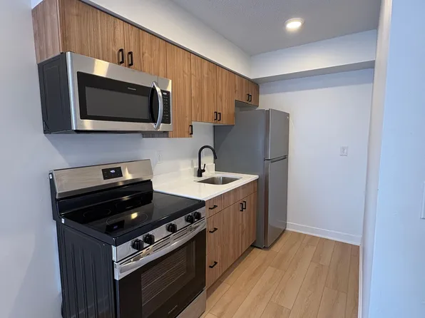 *Newly Renovated* Premium Style 2-4 BD Apartment Home, 1024 W Bethel Ave #332eac3b5, Muncie, IN 47303