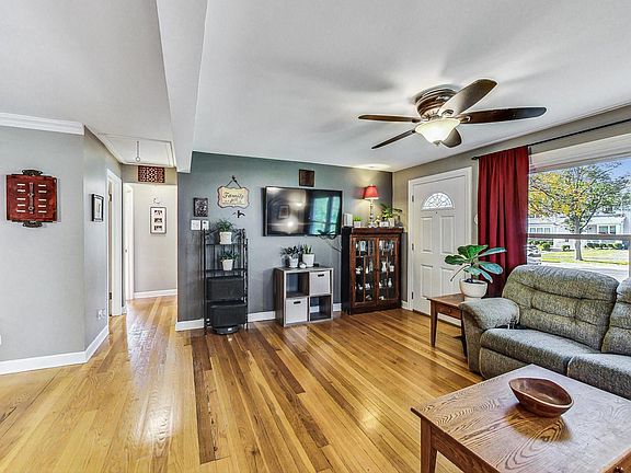 5th image of 115 N Forest Ave
