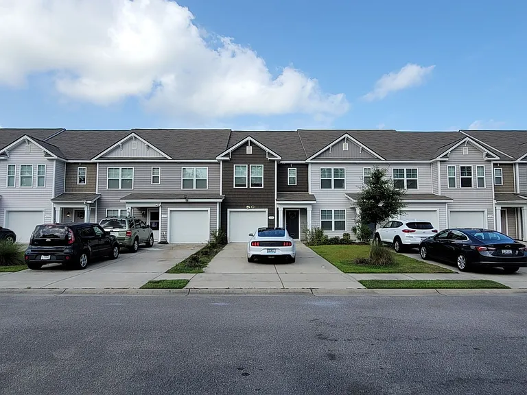 1135 Fairway Ln — Photo 2
