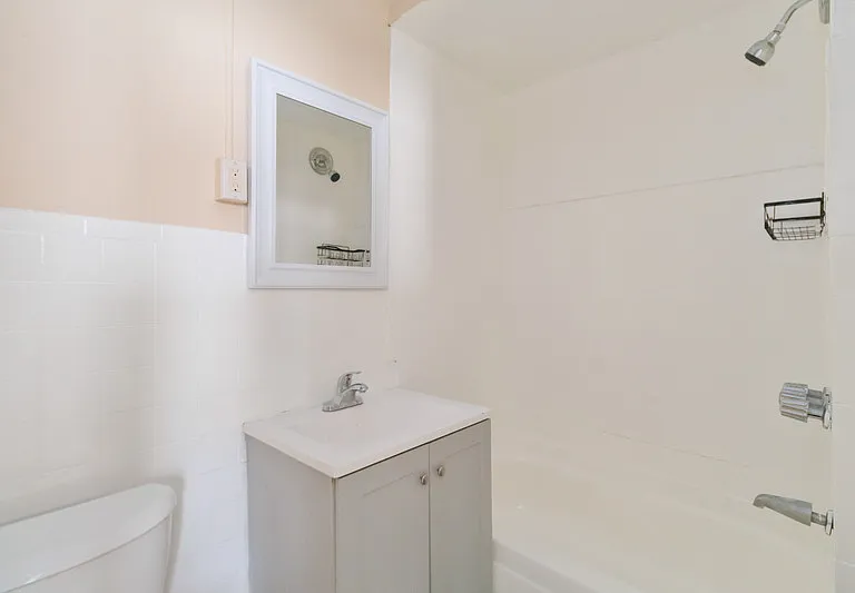 16 Montrose Ter — Photo 12