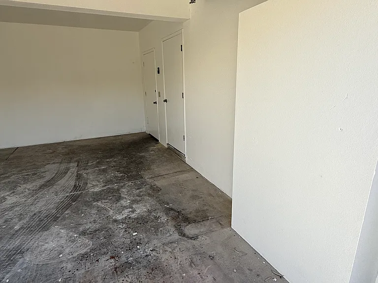 1949 N Swan Rd #19 — Photo 39