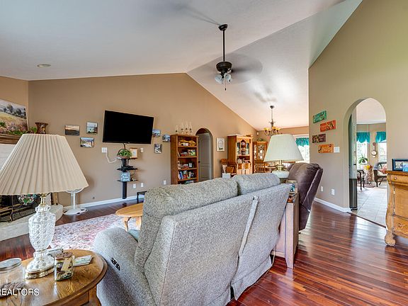 5th image of 4842 Garfield Terrace Dr